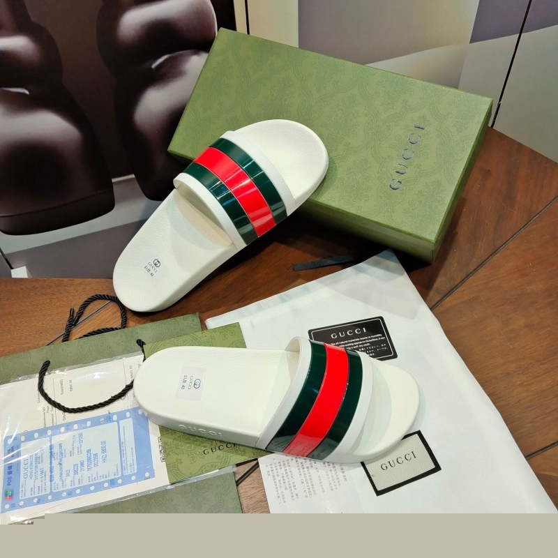G*u*i slippers